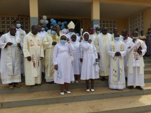 Vœux perpétuels des Sœurs Parfaite EDORH et Nadège SOMDE-ABALO dans l’institut la Providence de Saint André de Peltre