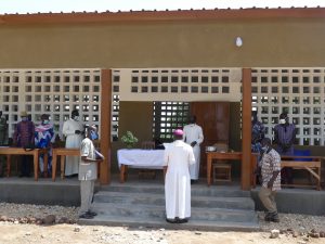Bénédiction d’un nouveau bâtiment scolaire ( au complexe St Antoine de Padoue) dans le canton de Sessaro Mazada