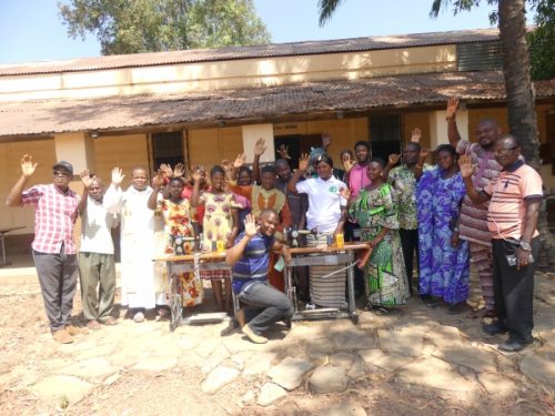 L’Œuvre Kolping Togo met 10 machines à coudre à la disposition de 10 couturiers à Sokodé