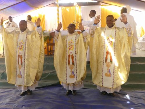 Apothéose du Jubilé d’or de la Paroisse Notre Dame de la Visitation de Kulundé et ordinations presbytérales