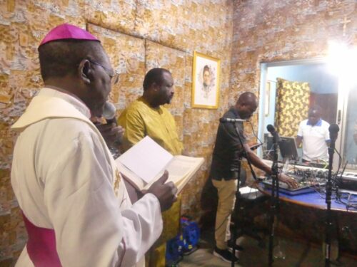 Cérémonie de remise du studio mobile ‘Gabriele’ à Radio Sainte Thérèse