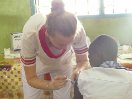 Le centre médical du Puits de Jacob « La Source » : Campagne de dépistage et de vaccination gratuite contre les Hépatites B au bénéfice des apprenants du complexe Sainte Joséphine Bakhita