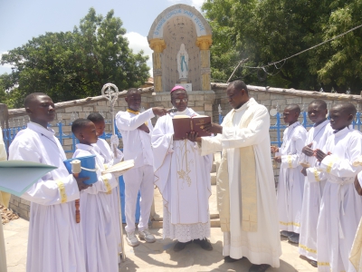 Paroisse Immaculée Conception d’Aléhéridè : 10 nouveaux confirmés et bénédiction de la grotte mariale